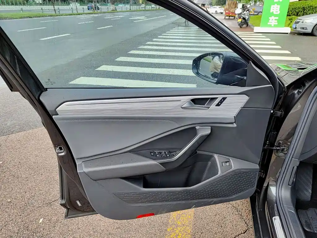 Volkswagen Sagitar — миниатюра 6