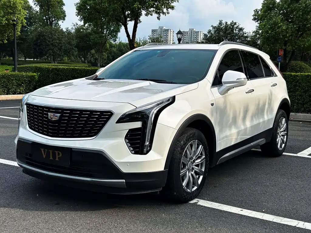 CADILLAC  XT4