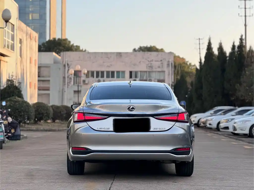 LEXUS ES