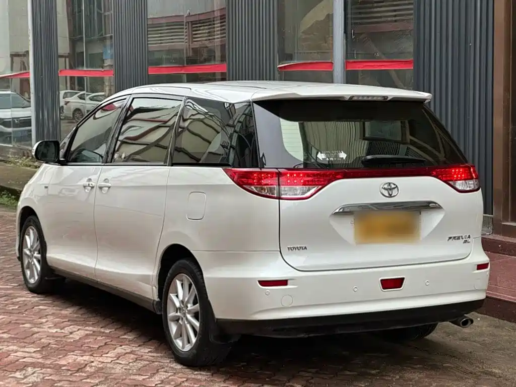 Toyota Previa — миниатюра 7