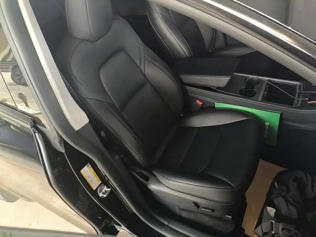 Tesla Model Y — миниатюра 25