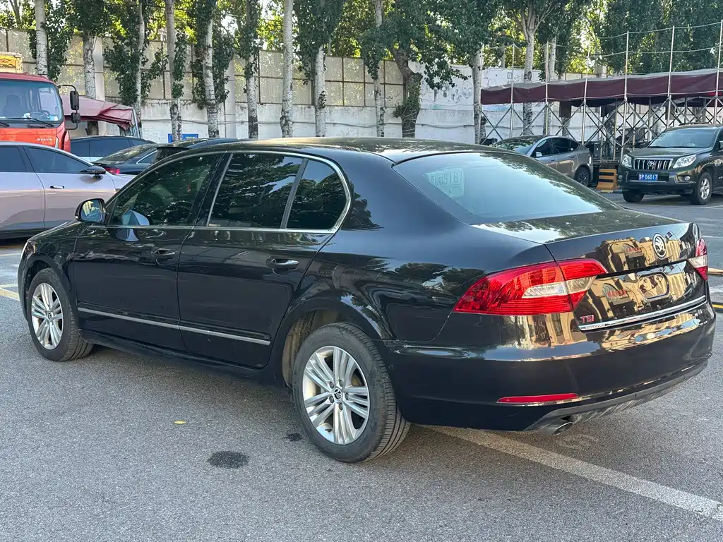 Skoda Superb — миниатюра 5
