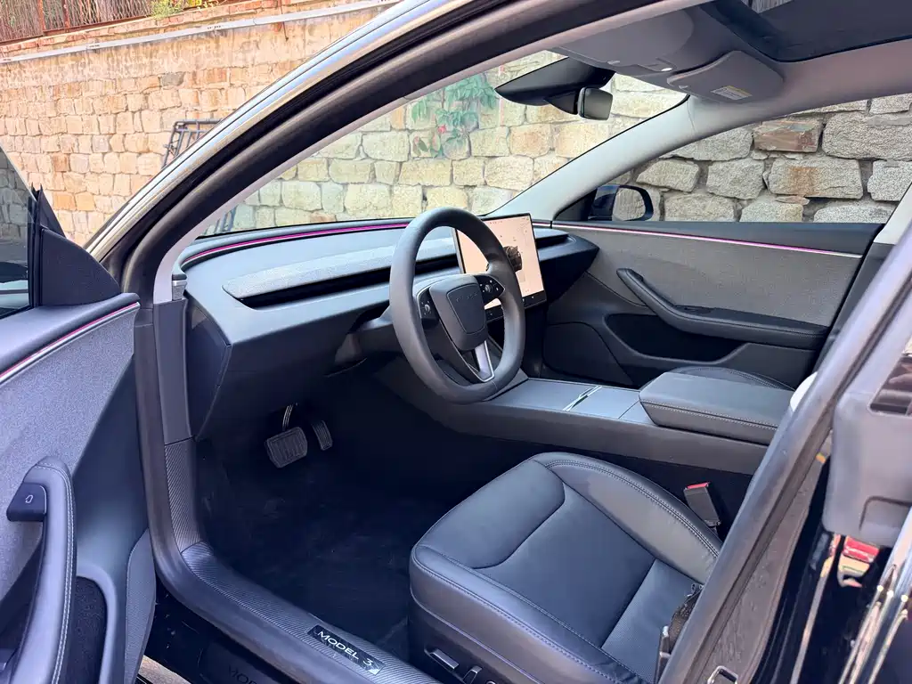 Tesla Model 3 — миниатюра 3
