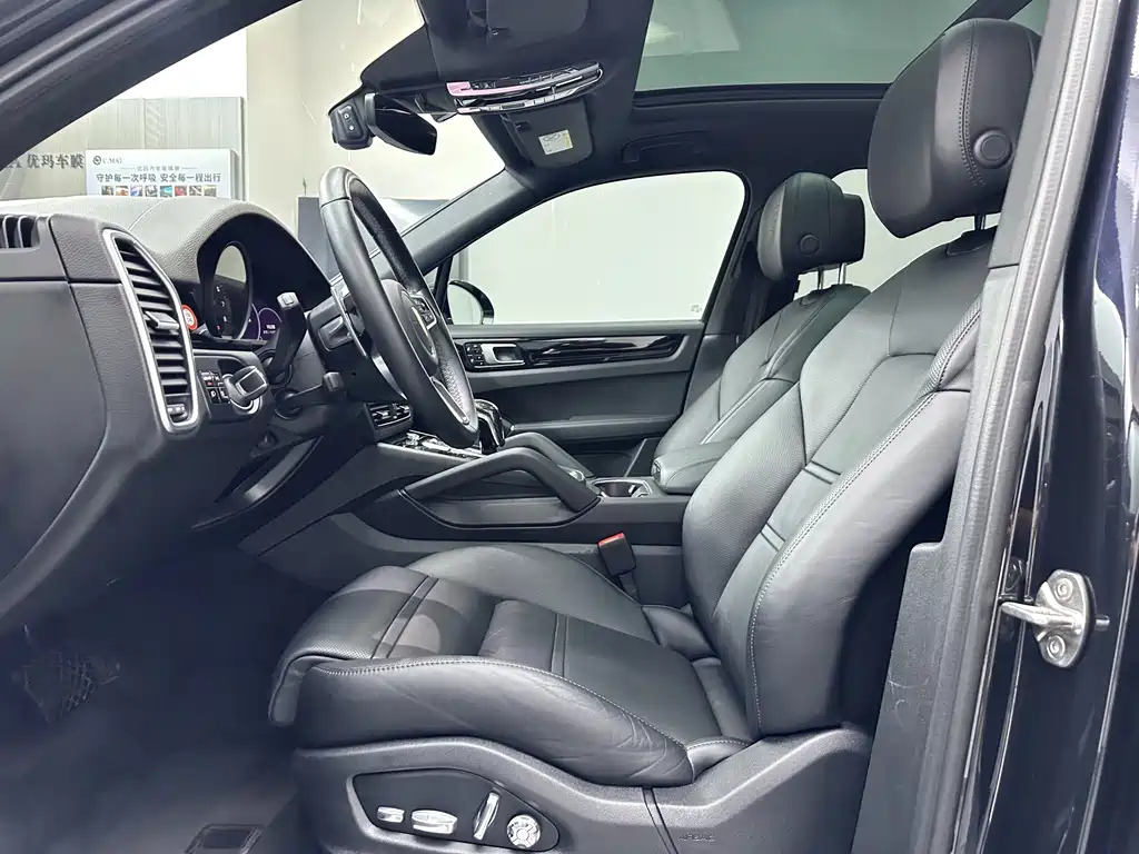 Porsche Cayenne — миниатюра 10