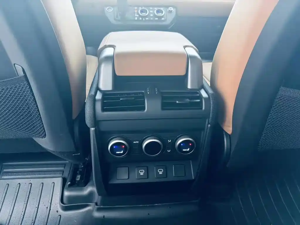Land Rover Defender — миниатюра 12
