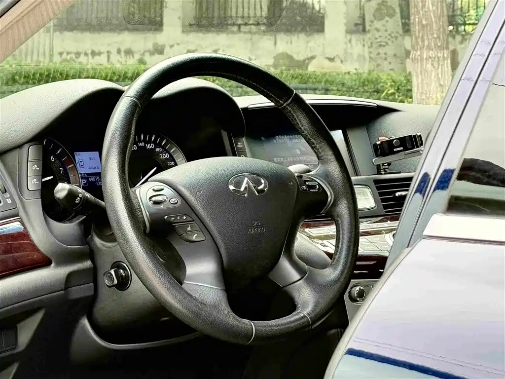 Infiniti Q70 — миниатюра 5