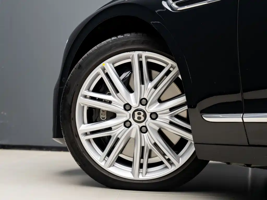 Bentley Flying Spur — миниатюра 6