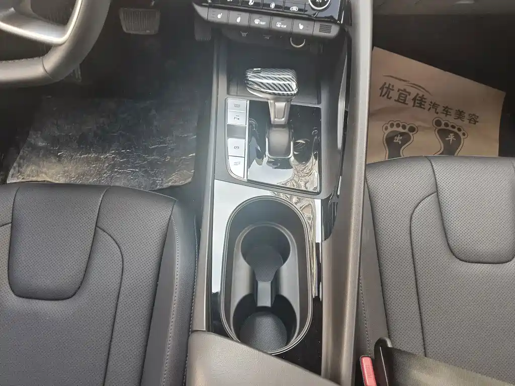 Hyundai Elantra — миниатюра 9
