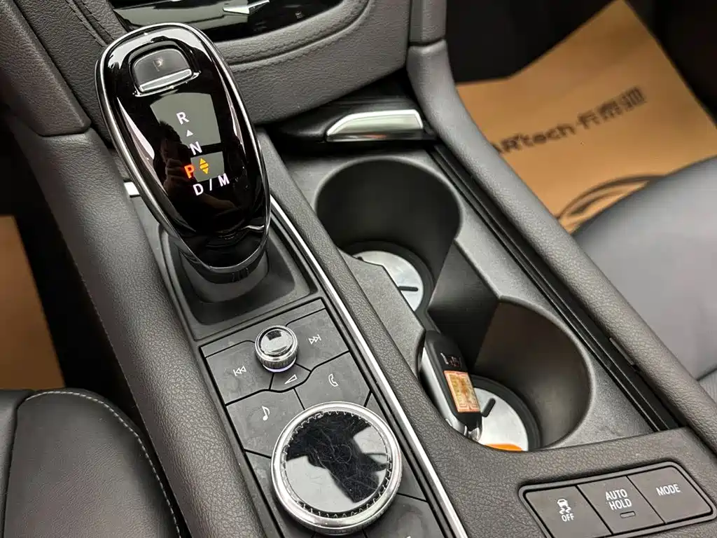 Cadillac XT6 — миниатюра 17