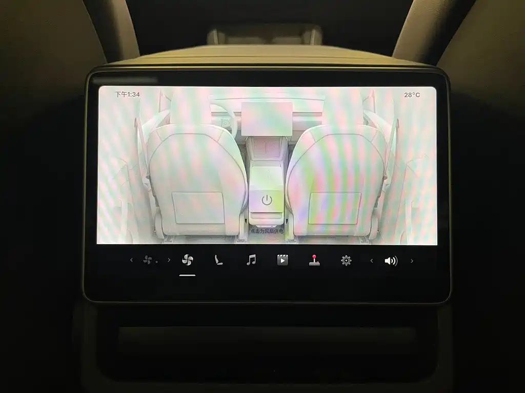 Tesla Model Y — миниатюра 15