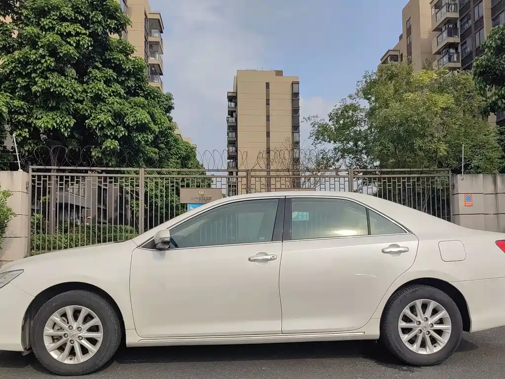 Toyota Camry — миниатюра 7