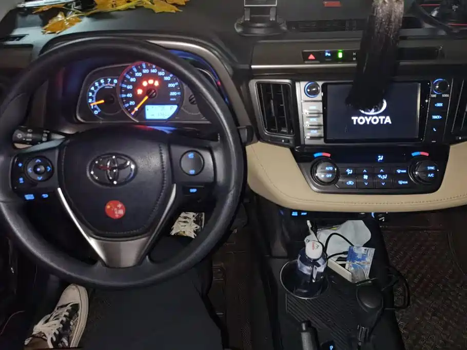 Toyota RAV4 — миниатюра 12
