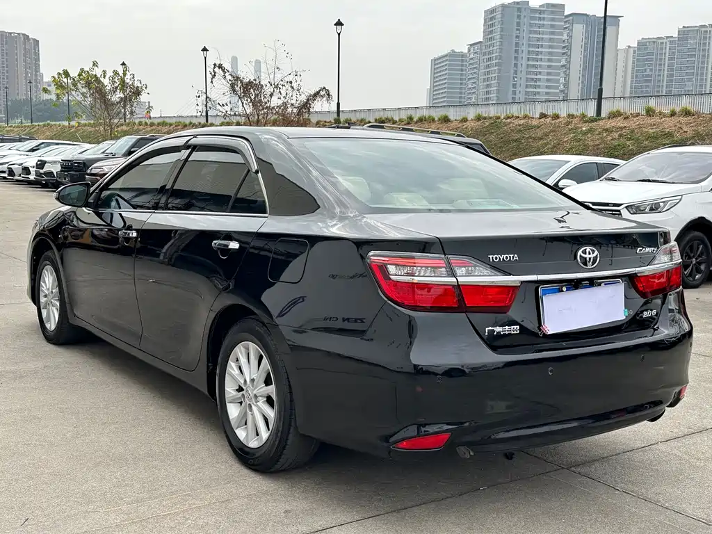 TOYOTA CAMRY