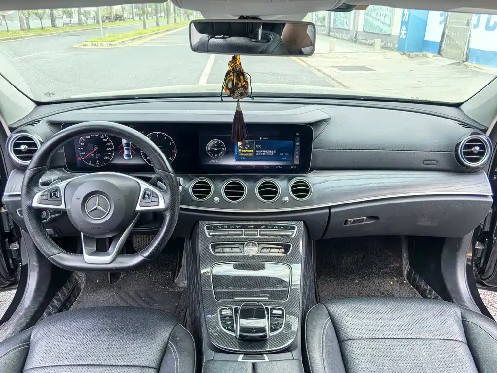 Mercedes-Benz E-Class — миниатюра 5