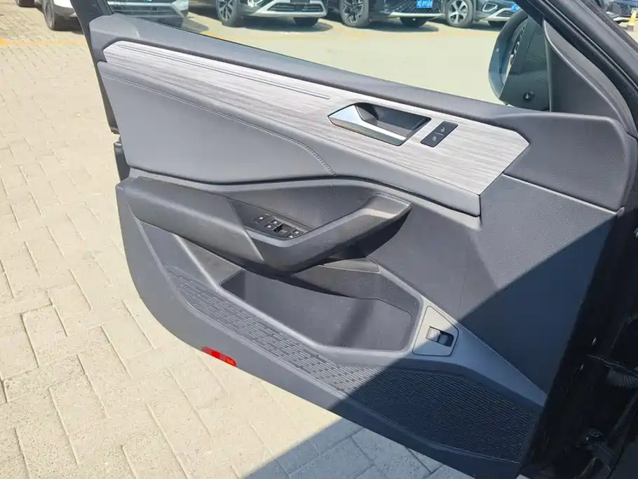 Volkswagen Sagitar — миниатюра 7