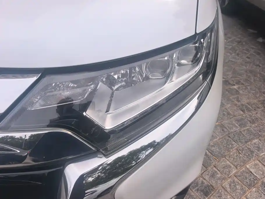 Mitsubishi Outlander — миниатюра 5