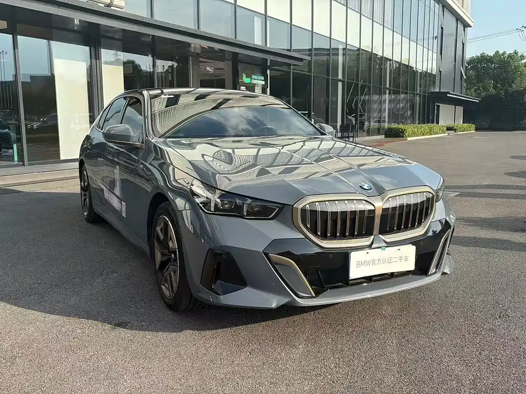 BMW 5 Series — миниатюра 3