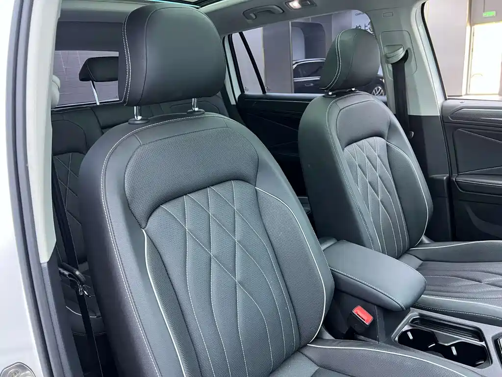 Volkswagen Tiguan L L 2022 330TSI AT R-Line