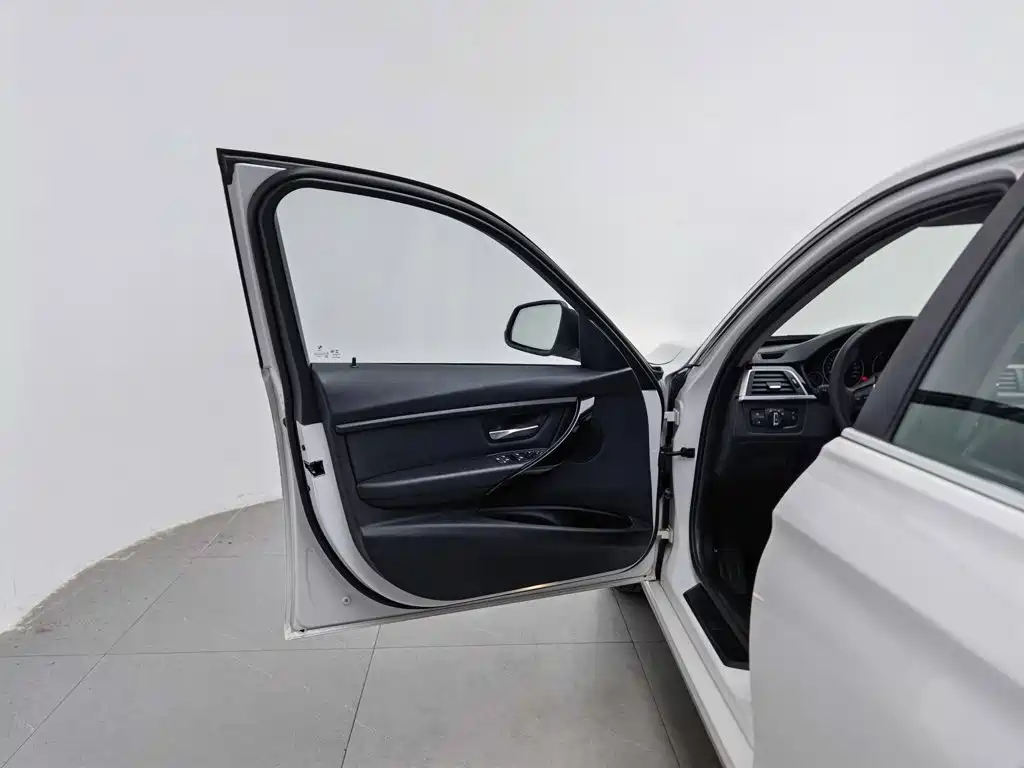 BMW 3 Series — миниатюра 8