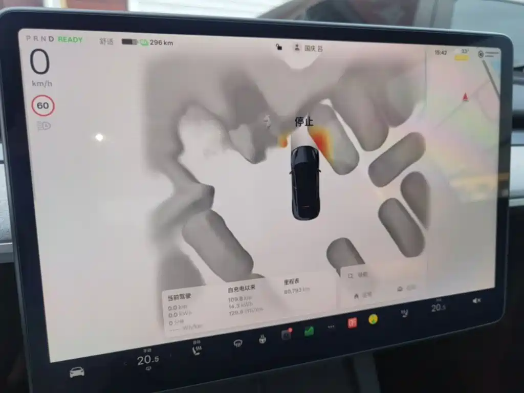 Tesla Model Y — миниатюра 12