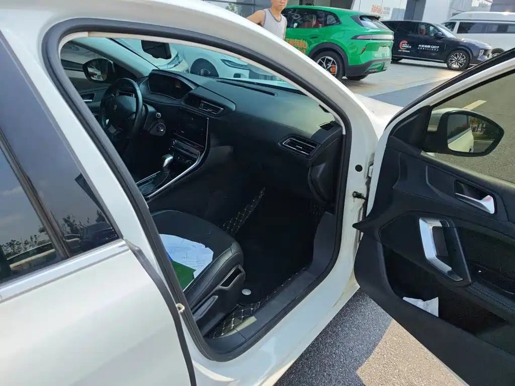 Peugeot 308 — миниатюра 19