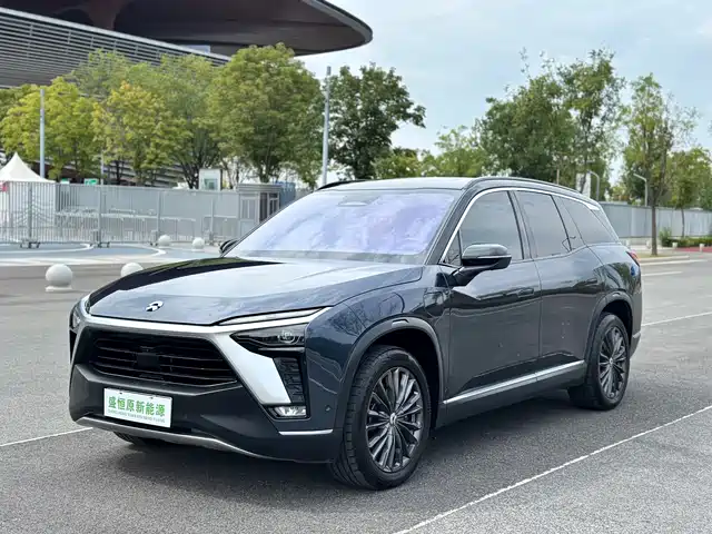 NIO ES8
