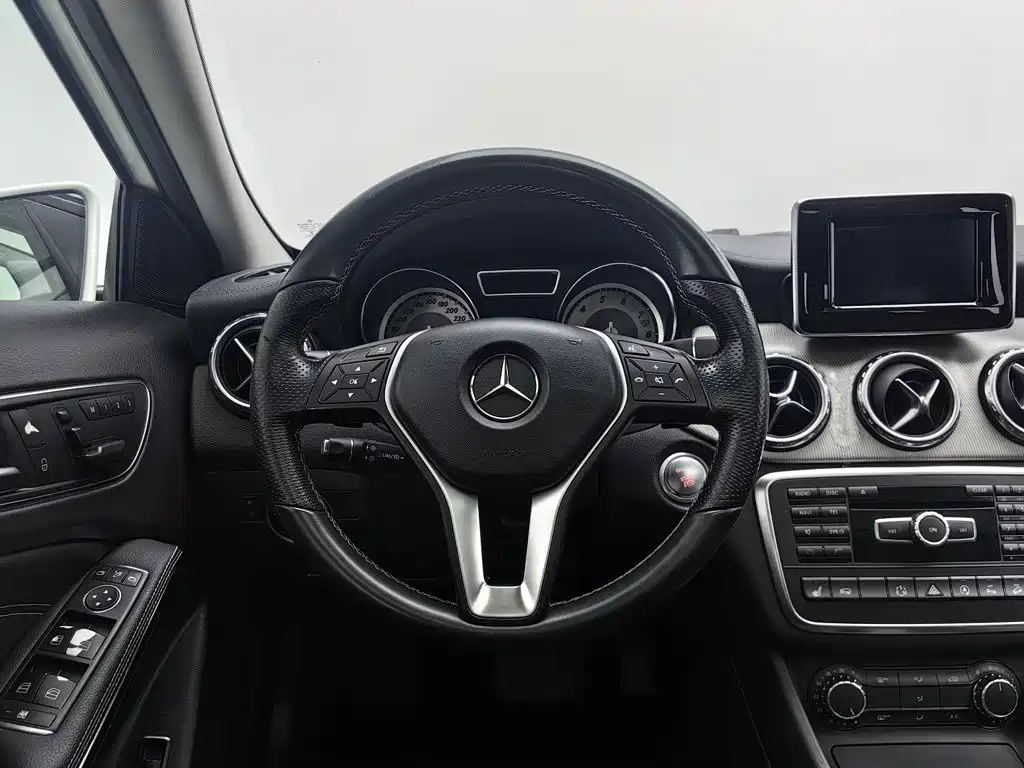 Mercedes-Benz GLA — миниатюра 11