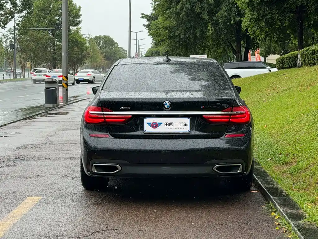 BMW 7 Series — миниатюра 5
