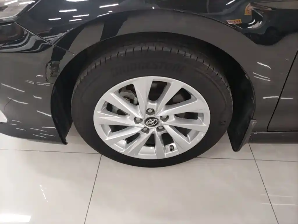 Toyota Camry — миниатюра 23