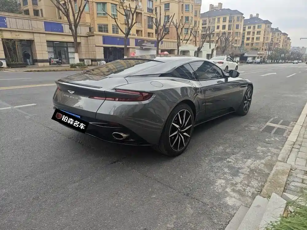 Aston Martin DB11 — миниатюра 3