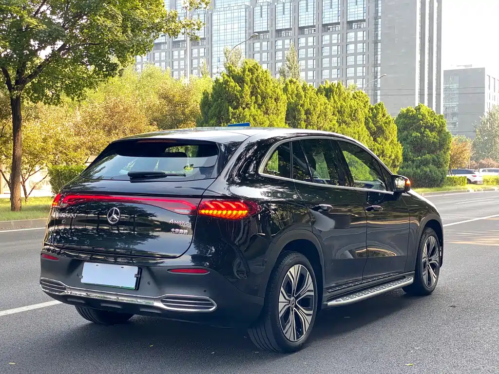Mercedes-Benz EQE SUV — миниатюра 13