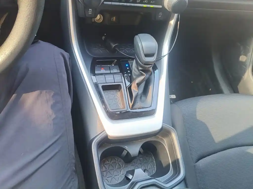 Toyota RAV4 — миниатюра 14