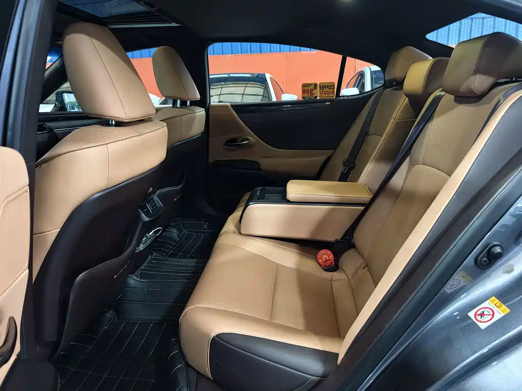 Lexus ES — миниатюра 9