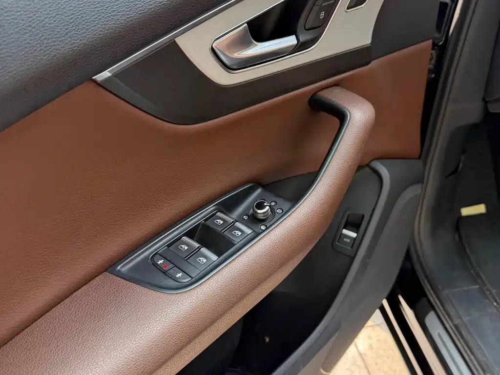 Audi Q7 — миниатюра 7
