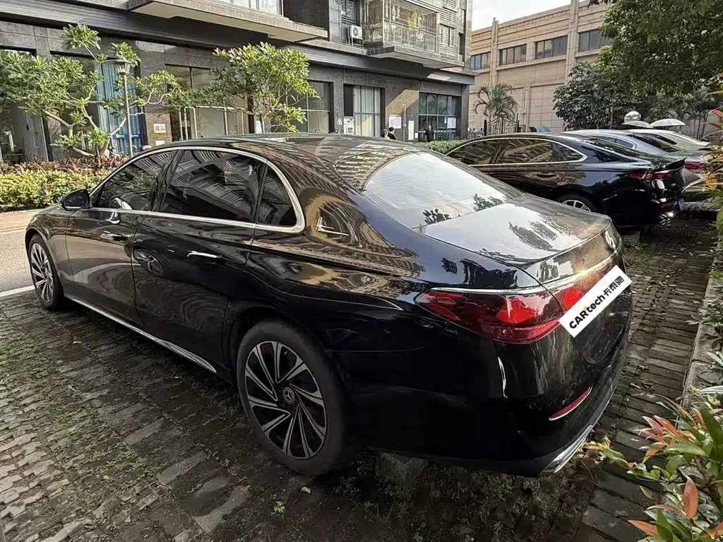 Mercedes-Benz E-Class — миниатюра 6