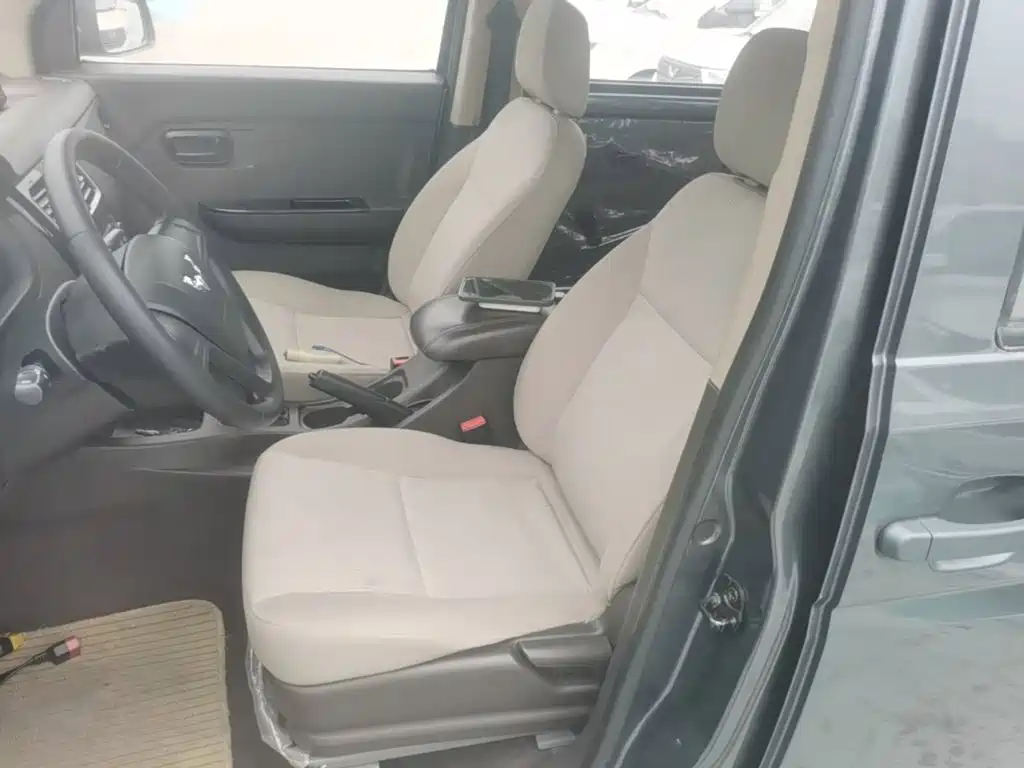 Wuling Rongguang V — миниатюра 15