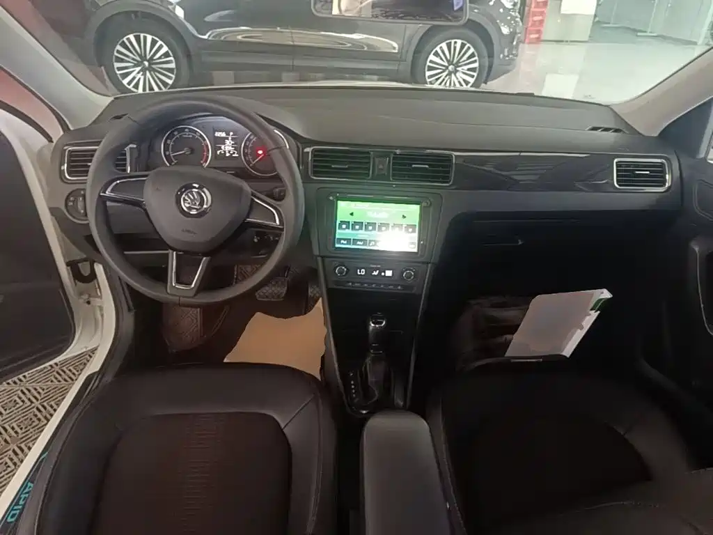 Skoda Rapid Spaceback — миниатюра 10
