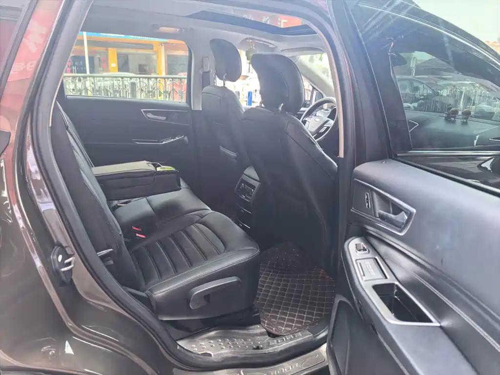 Ford Edge — миниатюра 6