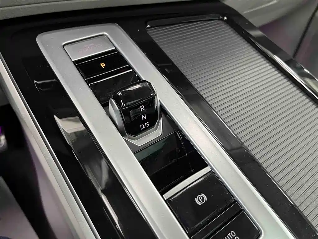 Volkswagen Tavendor 2023 380TSI R-Line