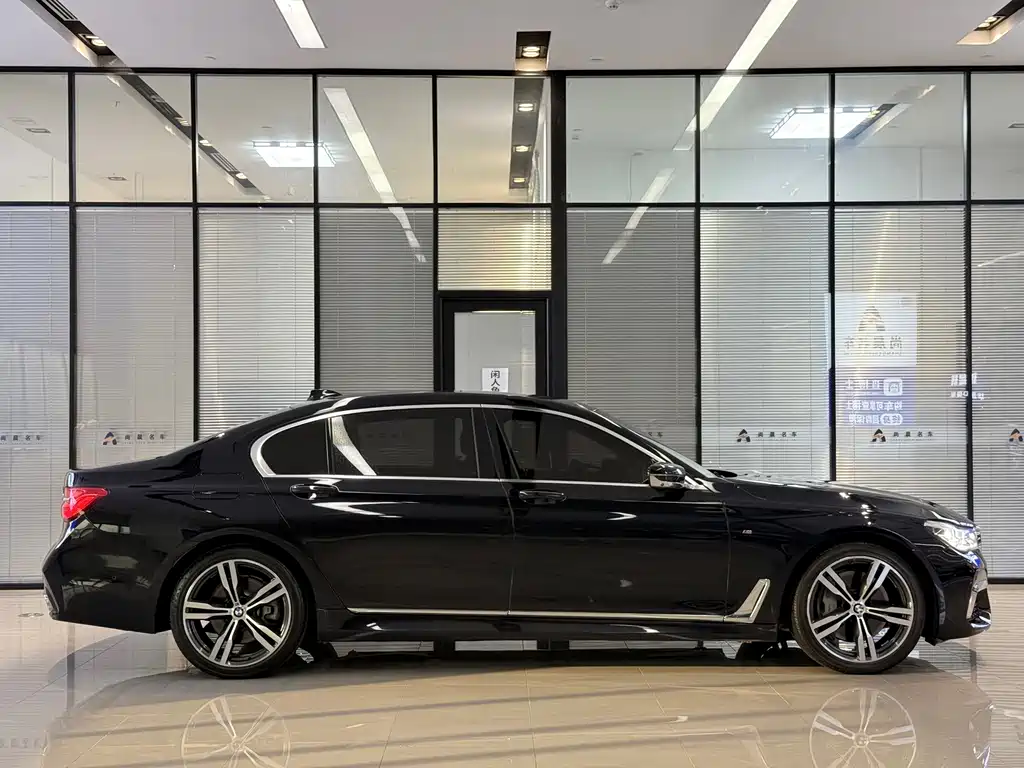 BMW 7 Series — миниатюра 19