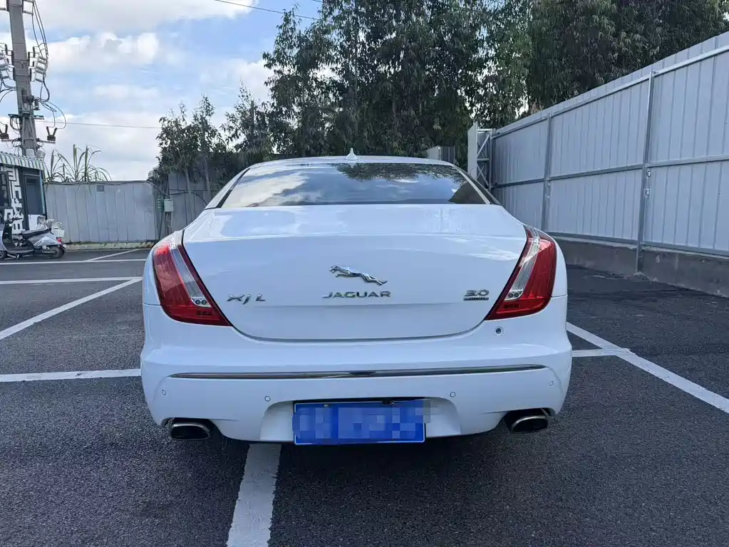 Jaguar XJ — миниатюра 5
