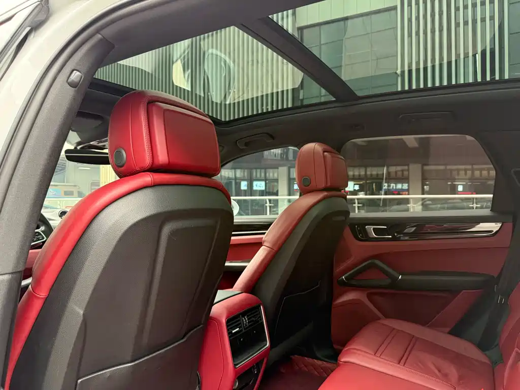 Porsche Cayenne — миниатюра 10