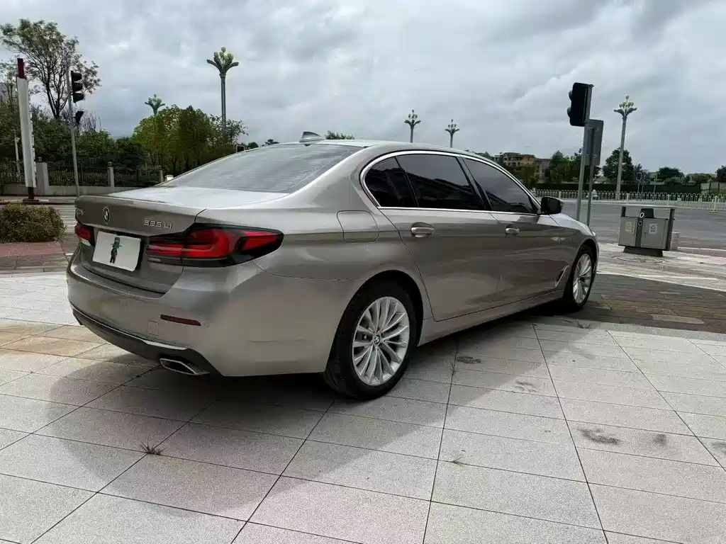 BMW 5 Series — миниатюра 4