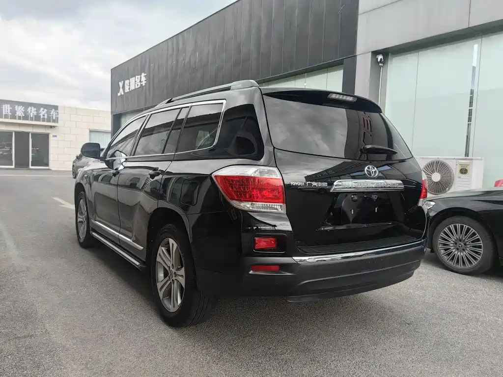 Toyota Highlander 2012 2.7L 7 мест Luxury