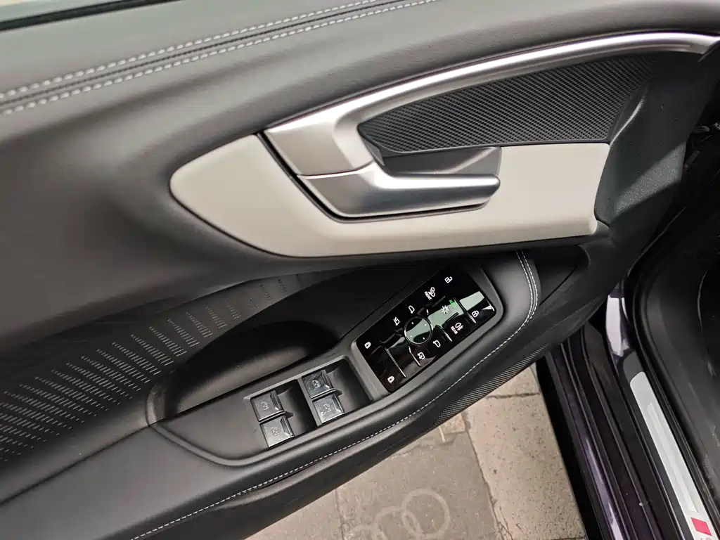 Audi A5L — миниатюра 12