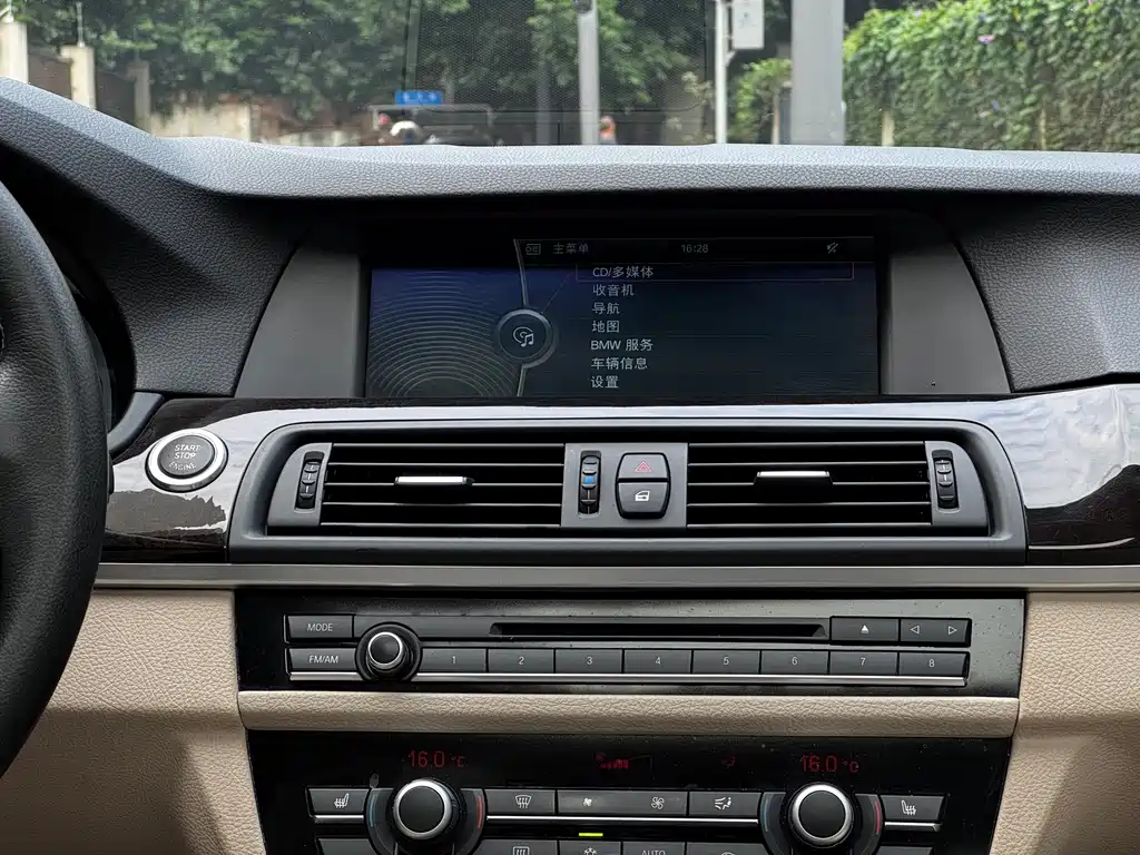 BMW 5 Series — миниатюра 15