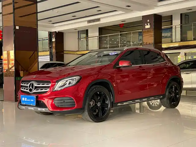 MERCEDES-BENZ GLA