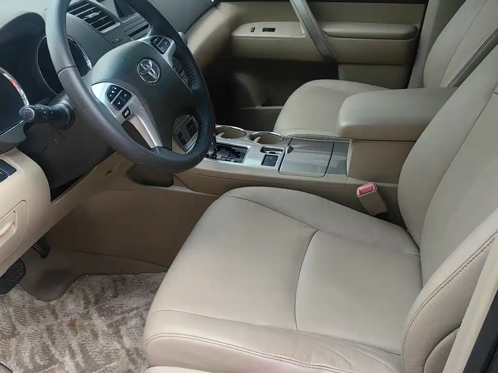 Toyota Highlander 2012 2.7L 7 мест Luxury