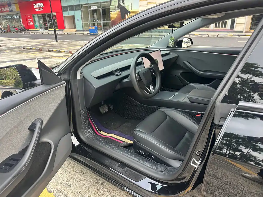 Tesla Model 3 — миниатюра 5