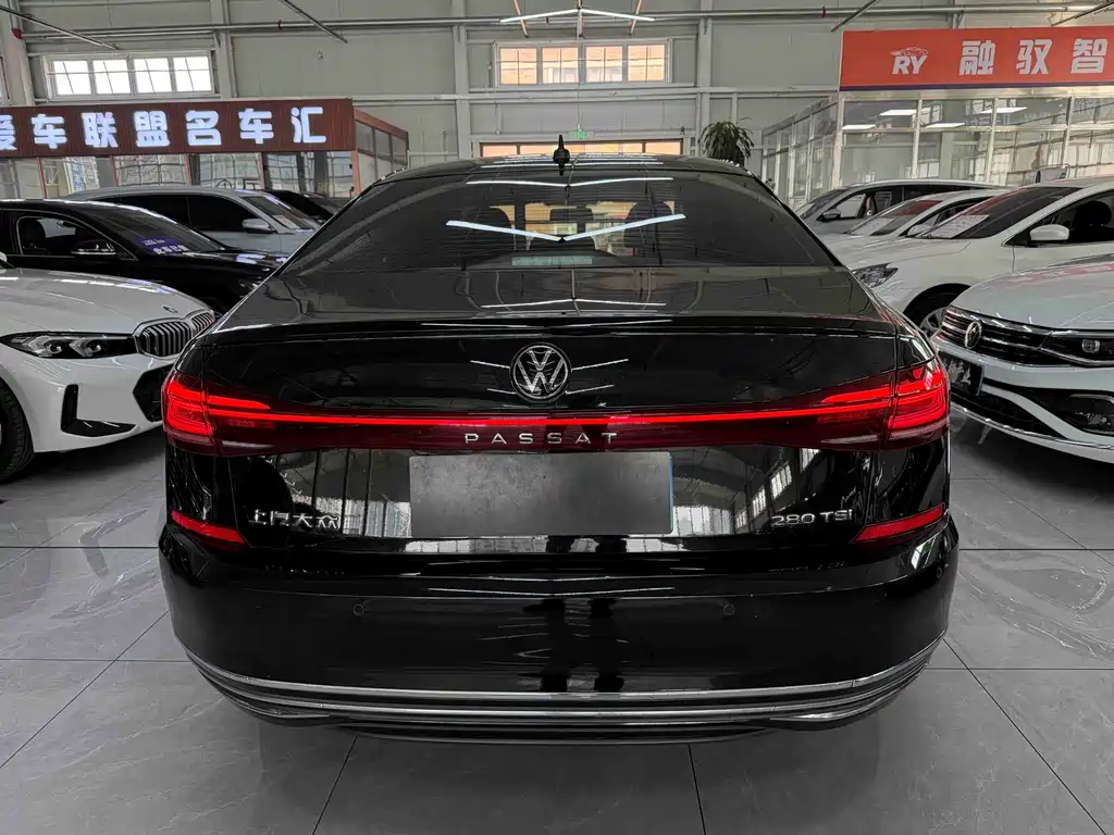 Volkswagen Passat 2022 280TSI Elite